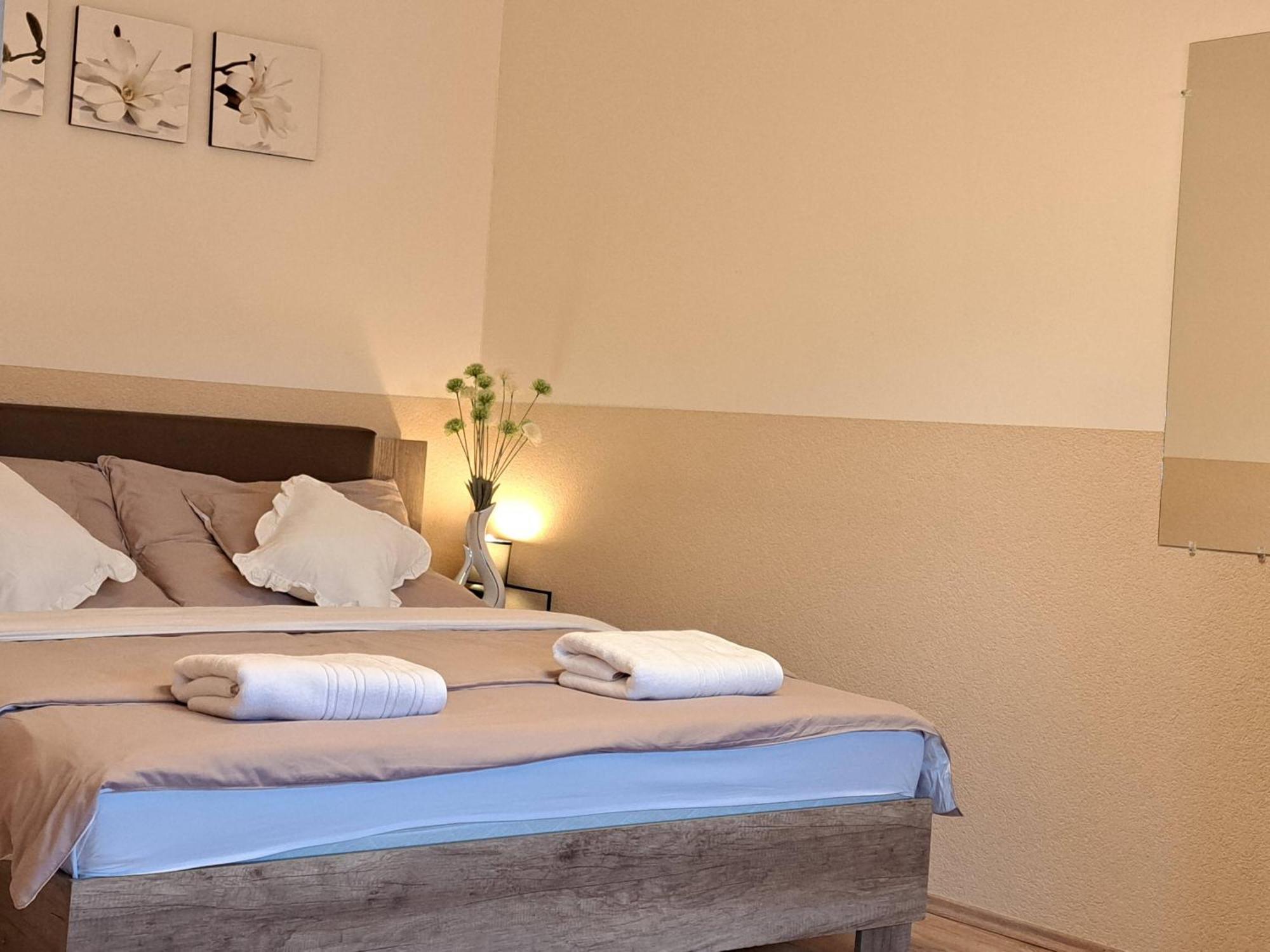 Aparthotel Orient Eger Extérieur photo