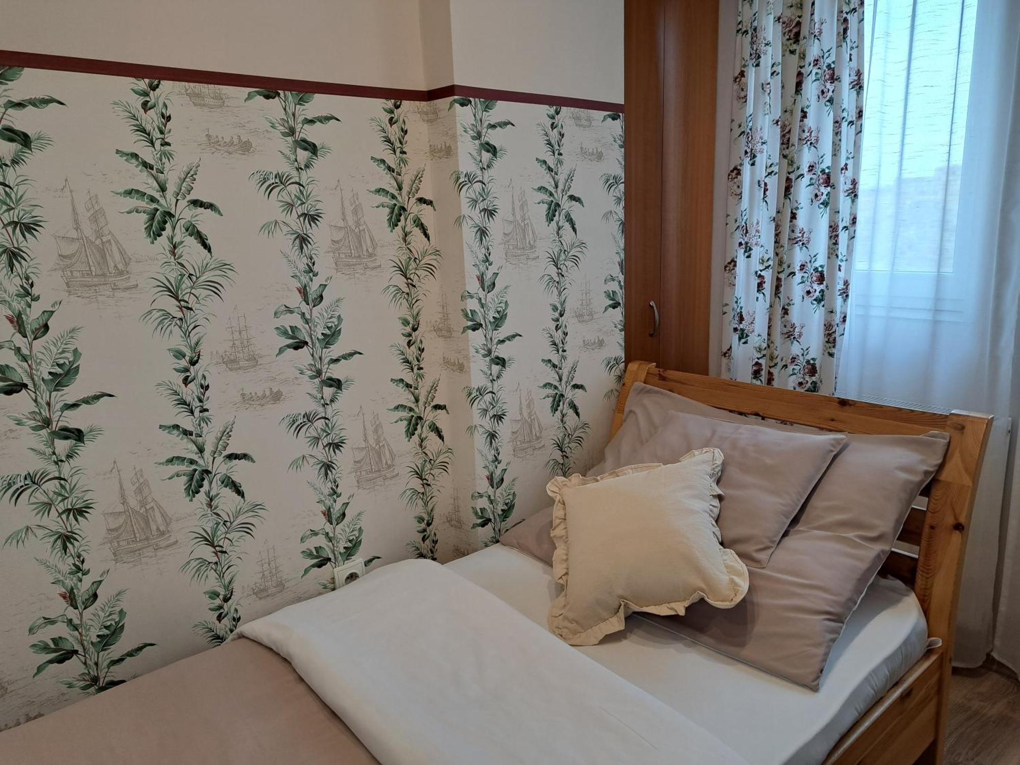 Aparthotel Orient Eger Extérieur photo
