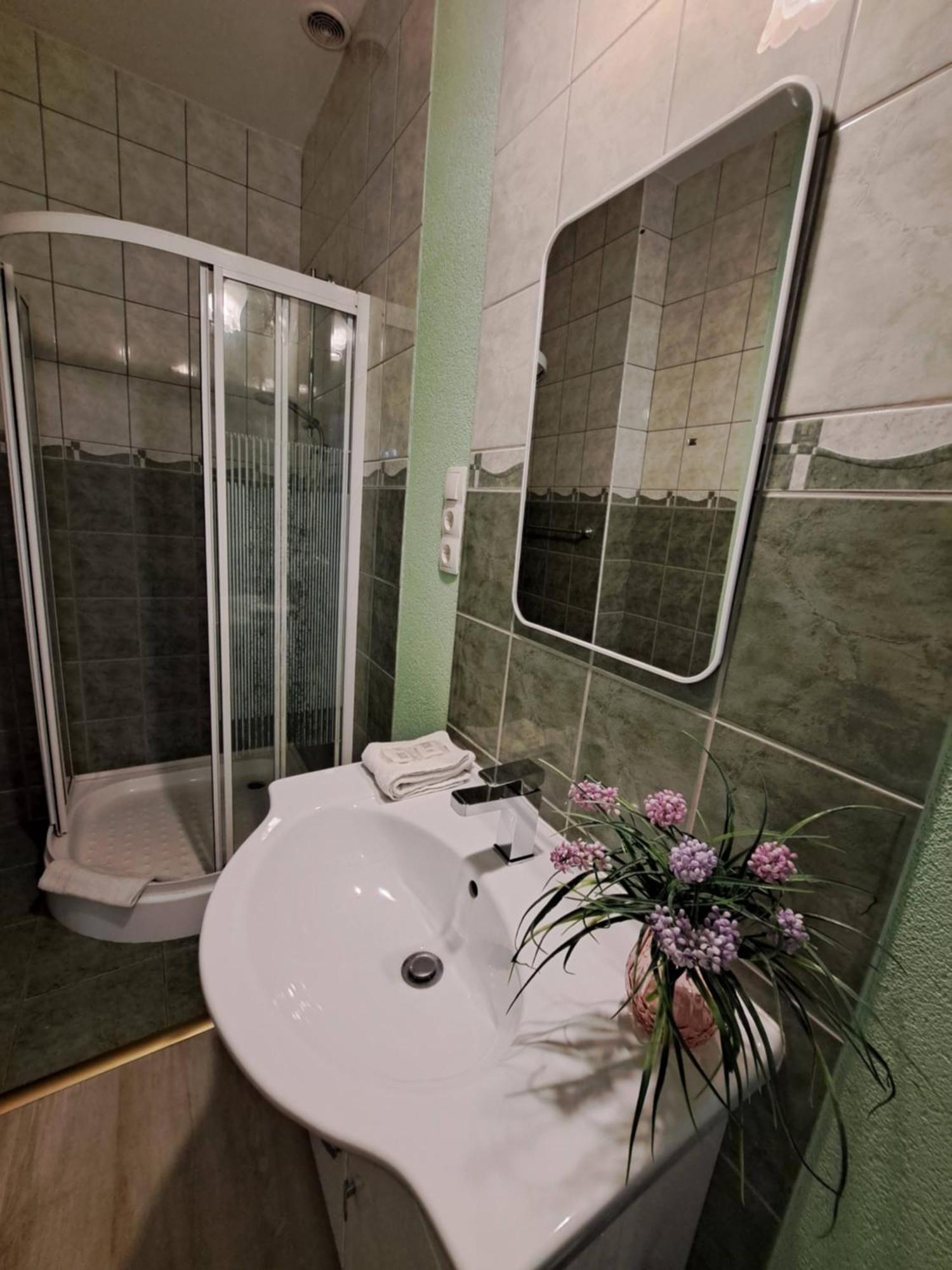 Aparthotel Orient Eger Extérieur photo